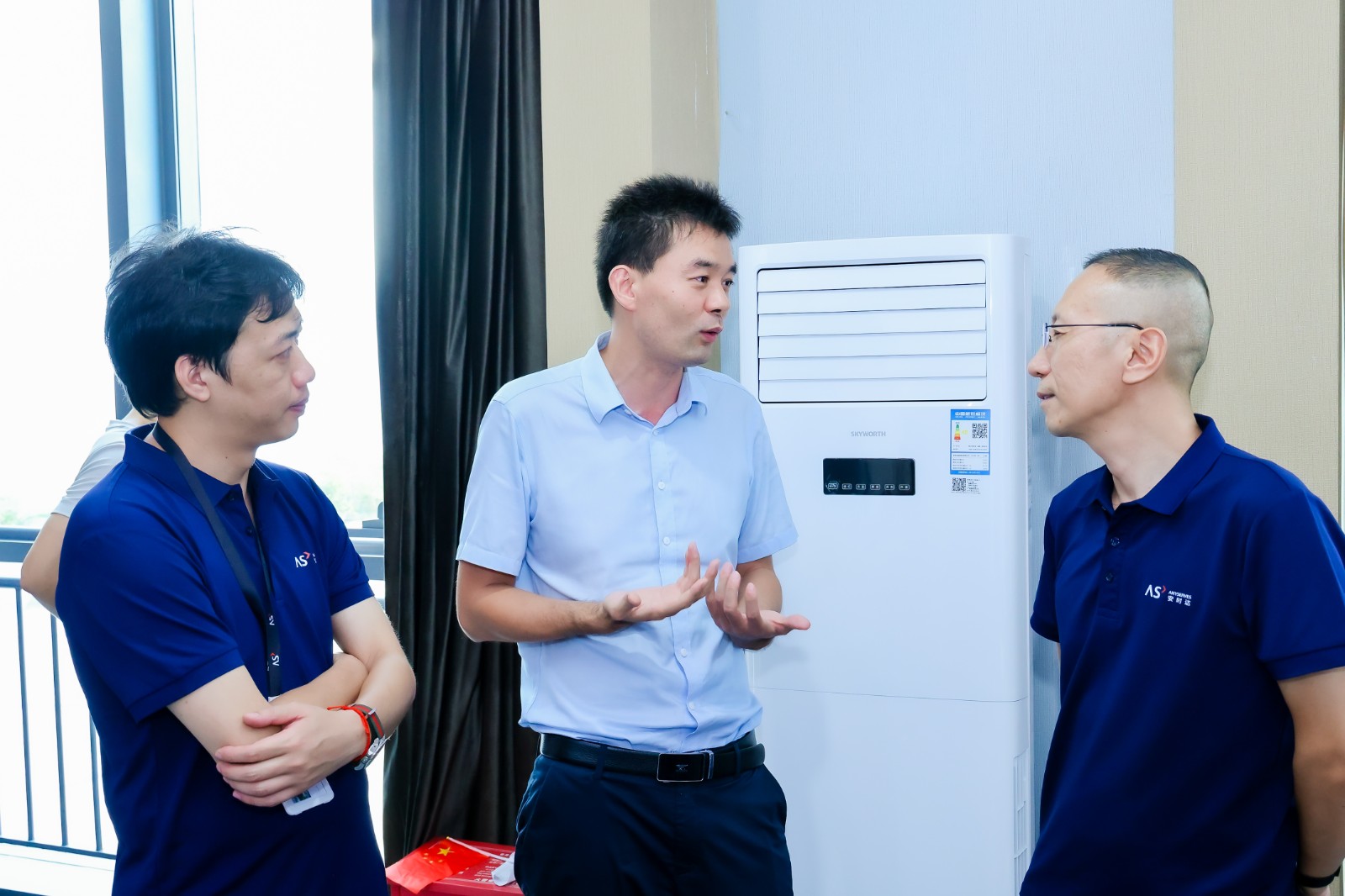 1761892192640017887.jpg 2O4UXFtN.jpg