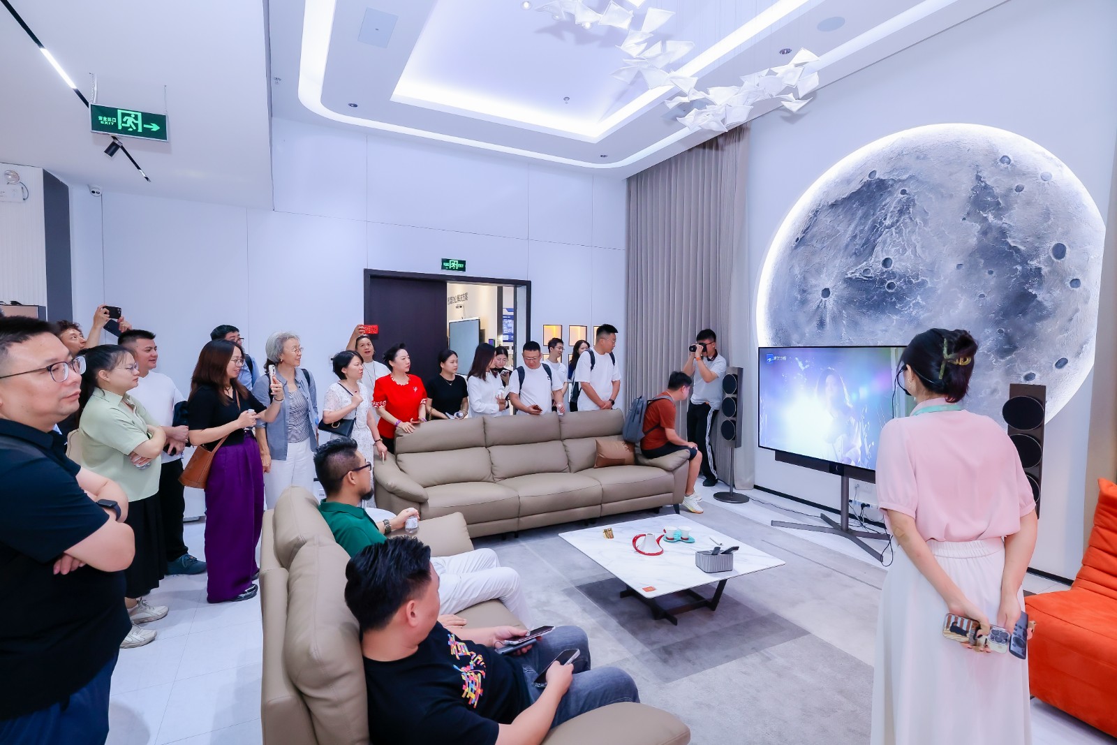 1761892346417092219.jpg 2DVdTQEU.jpg